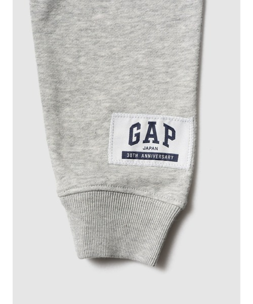 GAP(ギャップ)の「30th アニバーサリー ヴィンテージソフト GAPロゴ ジップアップパーカー (幼児・ベビー)(パーカー・キッズ・ライトグレー/ネイビー/オフホワイト・105cm/110cm/70cm/80cm/90cm/95cm/100cm)」の6枚目の写真