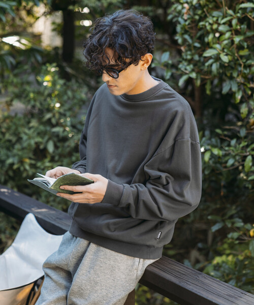 Firsthand(ファーストハンド)の「Firsthand/ファーストハンド 配色 リラックスフィット クルーネックスウェット / ダブルフェイス(スウェット・メンズ・グレー/チャコールグレー/ブラック・M/L)」の7枚目の写真