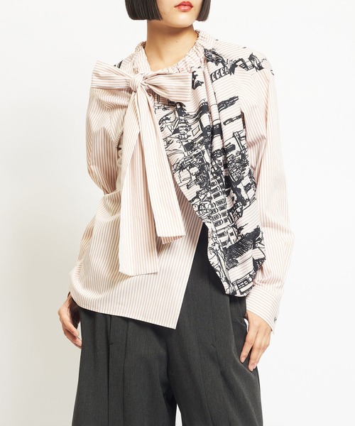 gomme(ゴム)の「中欧プリント ライトドレープブラウス(シャツ/ブラウス・レディース・ブルー/ブラック/ベージュ・MEDIUM)」の1枚目の写真