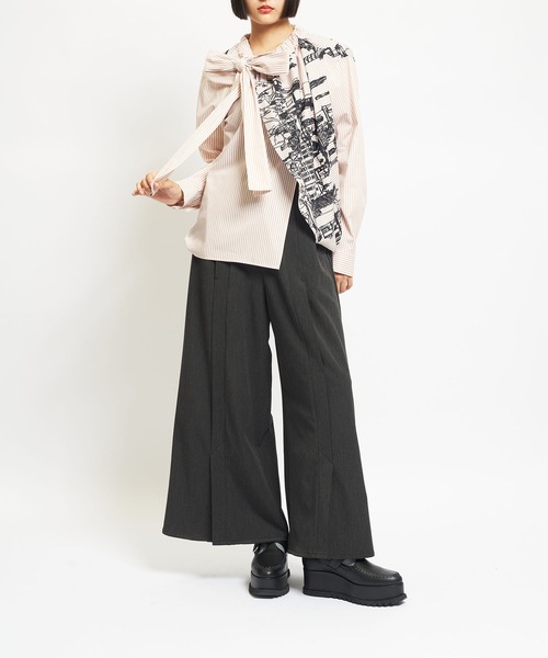 gomme(ゴム)の「中欧プリント ライトドレープブラウス(シャツ/ブラウス・レディース・ブルー/ブラック/ベージュ・MEDIUM)」の5枚目の写真