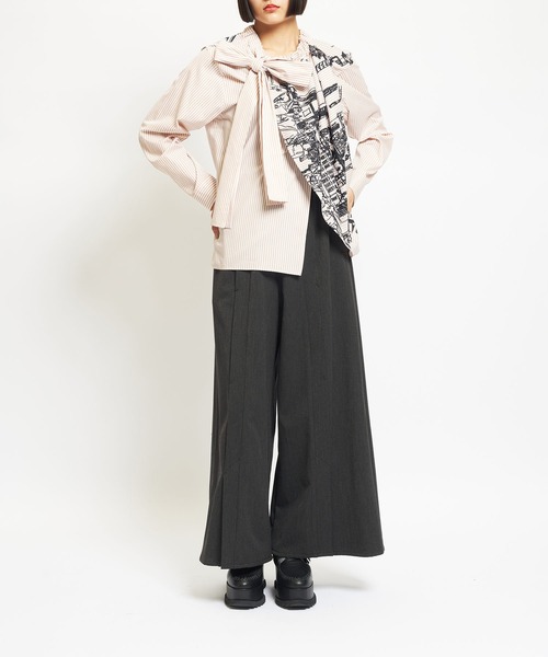 gomme(ゴム)の「中欧プリント ライトドレープブラウス(シャツ/ブラウス・レディース・ブルー/ブラック/ベージュ・MEDIUM)」の6枚目の写真