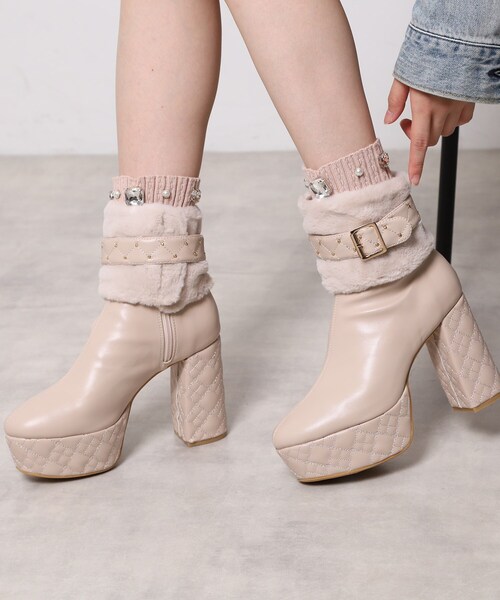 ESPERANZA(エスペランサ)の「【ラク盛り/ショートブーツ】リピーター続出/脚長美脚 1足で8パターン楽しめる!マルチWAYショートブーツ(ブーツ・レディース・アイボリー/ブラック・S/M/L/LL)」の2枚目の写真