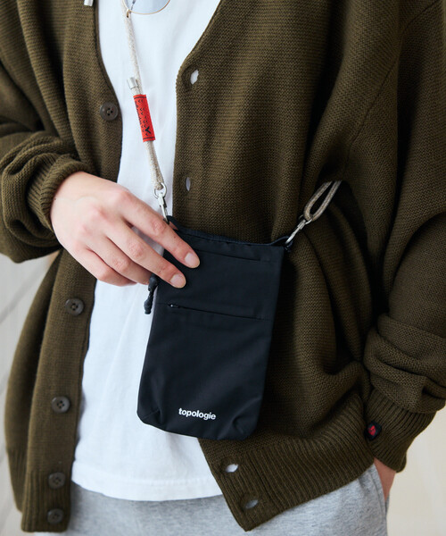Topologie(トポロジー)の「Topologie/トポロジー Phone Sacoche フォンサコッシュ 【バッグ単体】(ショルダーバッグ・メンズ・ブラック/オリーブ・ONE SIZE)」の4枚目の写真