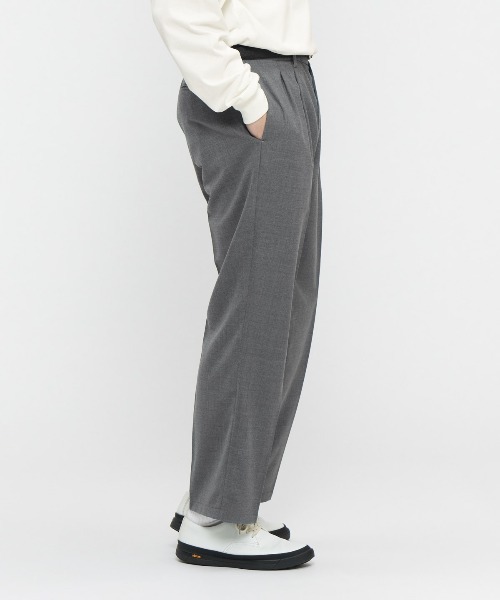 penguin BY MUNSINGWEAR（ペンギン バイ マンシングウェア）の「【STYLE M1A-2】STRETCH WOOL　２タックウールパンツ ゴルフウェア（スラックス・メンズ・グレー・M/L/XL）」の3枚目の写真