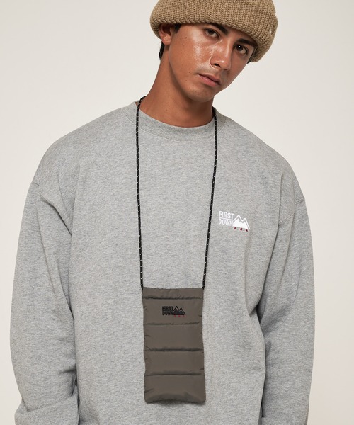 FIRST DOWN(ファーストダウン)の「リバーシブル ダウンポーチ(ショルダーバッグ・メンズ・チャコール/ピンク/オフホワイト・F)」の2枚目の写真