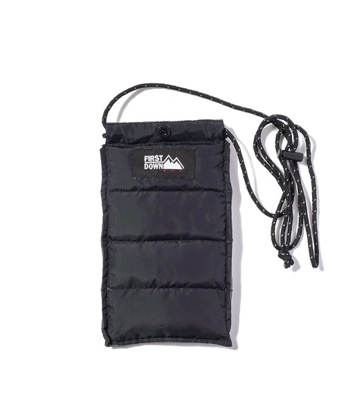 FIRST DOWN(ファーストダウン)の「リバーシブル ダウンポーチ(ショルダーバッグ・メンズ・チャコール/ピンク/オフホワイト・F)」の5枚目の写真
