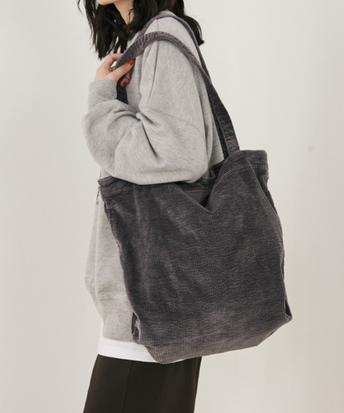 MERLOT（メルロー）の「【A4サイズ、14inch以下のノートPC収納可能】コーデュロイトートバッグ（トートバッグ・レディース・チャコールグレー/ブラック/ピンク・FREE）」の11枚目の写真
