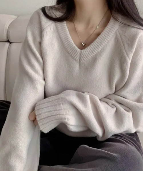 VIVID LADY(ビビッドレディー)の「Vネック ニットトップス※新色追加(ニット/セーター・レディース・ネイビー/オリーブ/グレー/レッド/オートミール/ブルー/スカイブルー/ピンク/ホワイト/イエロー・FREE)」の4枚目の写真