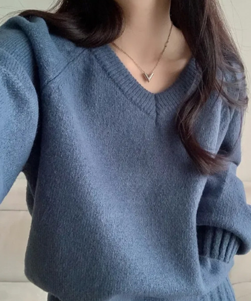 VIVID LADY(ビビッドレディー)の「Vネック ニットトップス※新色追加(ニット/セーター・レディース・ネイビー/オリーブ/グレー/レッド/オートミール/ブルー/スカイブルー/ピンク/ホワイト/イエロー・FREE)」の22枚目の写真