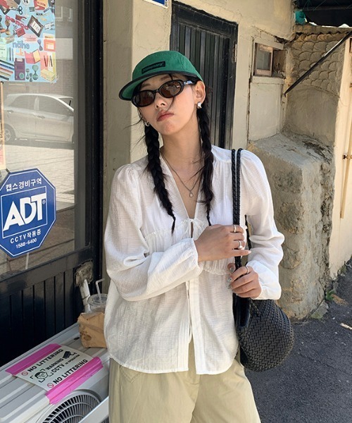 gossip!ロサンゼルス(ゴシップロサンゼルス)の「フロントリボン 楊柳風パフスリーブシャツ(シャツ/ブラウス・レディース・ホワイト・FREE)」の3枚目の写真