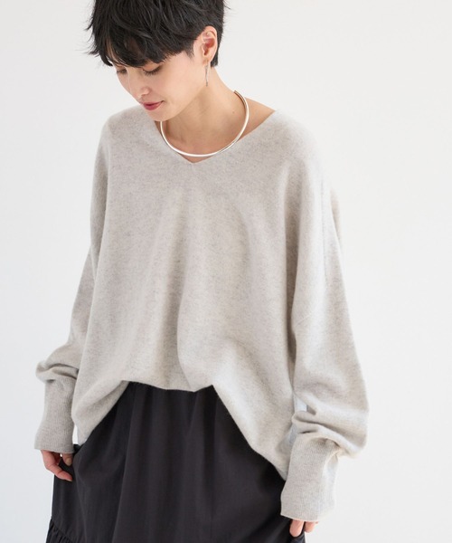 BARNYARDSTORM（バンヤードストーム）の「BARNYARDSTORM / Vネックホールガーメントニット【MADE IN JAPAN】（ニット/セーター・レディース・ライトグレー/レッド/オフホワイト/ライトベージュ/パープル・FREE）」の2枚目の写真