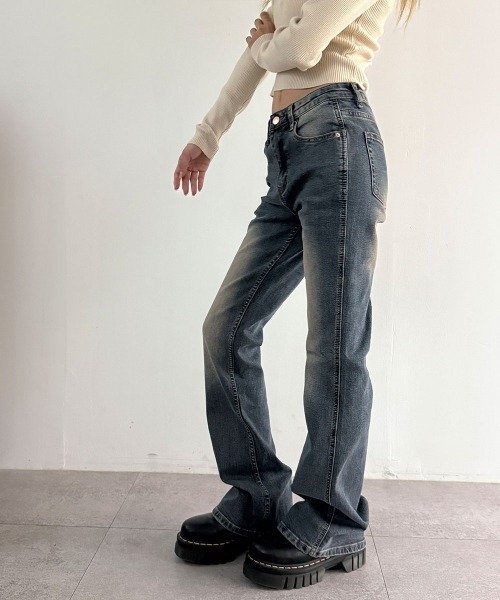 4INT.(フォイント)の「ローライズ ヴィンテージ サンドウォッシュ ブーツカット デニムパンツ(デニムパンツ・レディース・ブルー・S/M/L)」の7枚目の写真