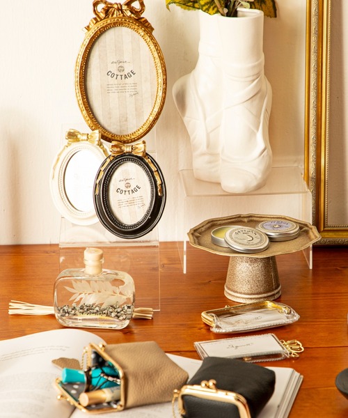 MILLION CARATS（ミリオンカラッツ）の「“リボン×オーバル”《artipur COTTAGE》私らしい思い出を包むフォトフレーム小さなリボンが添える可憐なアクセント。飾るだけで空間が優しく華やぐインテリア毎日の景色に溶け込むサイズ感で、ギフトにもぴったりのクラシカルフレーム 9.5×12.5cm（フォトフレーム・レディース・オフホワイト/ブラック・FREE）」の11枚目の写真