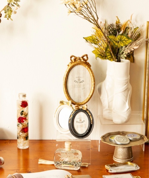 MILLION CARATS（ミリオンカラッツ）の「“リボン×オーバル”《artipur COTTAGE》私らしい思い出を包むフォトフレーム小さなリボンが添える可憐なアクセント。飾るだけで空間が優しく華やぐインテリア毎日の景色に溶け込むサイズ感で、ギフトにもぴったりのクラシカルフレーム 9.5×12.5cm（フォトフレーム・レディース・オフホワイト/ブラック・FREE）」の12枚目の写真