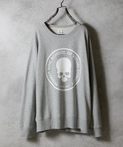 NUMBER (N)INE(ナンバーナイン)の「SCHOOL OF VISUAL COMEDY PRINTED CLASSIC CREWNECK SWEATSHIRT / スカルモチーフ ロゴプリント クラシック クルーネック スウェットシャツ(スウェット・メンズ・ブラック/トップグレー・M/L/XL)」の8枚目の写真