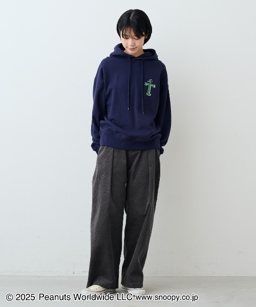 THREE FIFTY STANDARD(スリーフィフティースタンダード)の「PEANUTS〈スヌーピー&フレンズ〉 フライング・エースがプリントされたパーカー(パーカー・レディース・ホワイト/チャコールグレー・M/L)」の11枚目の写真