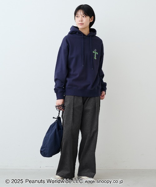 THREE FIFTY STANDARD(スリーフィフティースタンダード)の「PEANUTS〈スヌーピー&フレンズ〉 フライング・エースがプリントされたパーカー(パーカー・レディース・ホワイト/チャコールグレー・M/L)」の12枚目の写真