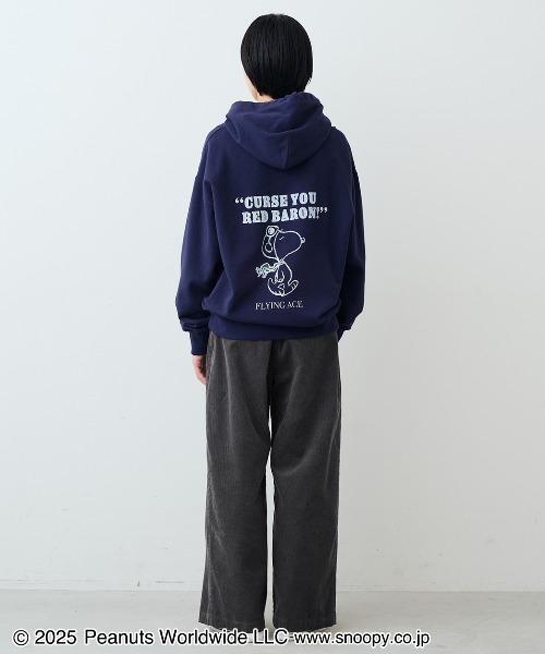 THREE FIFTY STANDARD(スリーフィフティースタンダード)の「PEANUTS〈スヌーピー&フレンズ〉 フライング・エースがプリントされたパーカー(パーカー・レディース・ホワイト/チャコールグレー・M/L)」の9枚目の写真
