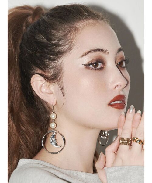 EVRIS(エヴリス)の「CIRCLE SUNNY MOTIFピアス(ピアス(両耳用)・レディース・シルバー/ゴールド・FREE)」の3枚目の写真