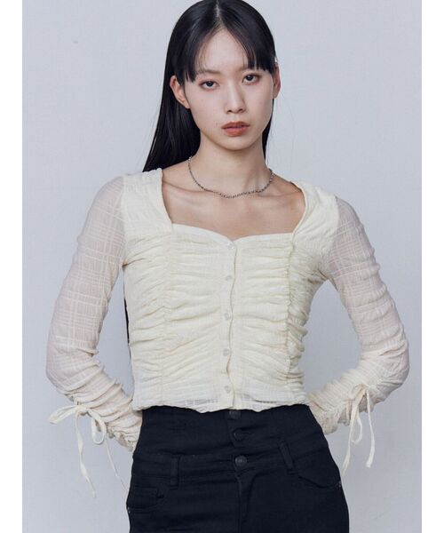 EMODA（エモダ）の「フロントボタンギャザートップ（Tシャツ/カットソー・レディース・アイボリー/ブラック/ベージュ/ホワイト・FREE）」の3枚目の写真