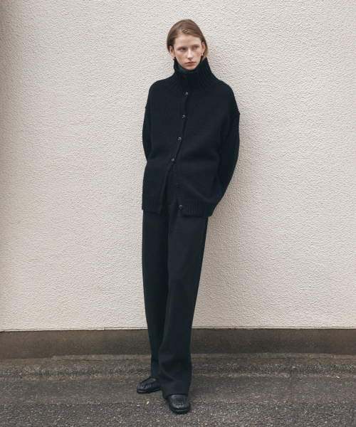 SIYAZU(シヤジュ)の「SIKN2164 ハイネックヘビーニットカーディガン_Black(カーディガン/ボレロ・レディース・ブラック・ONE)」の2枚目の写真