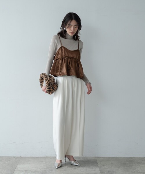 GALLEST（ギャレスト）の「ホワイトタックパンツ（その他パンツ・レディース・オフホワイト・36/38/40）」の2枚目の写真