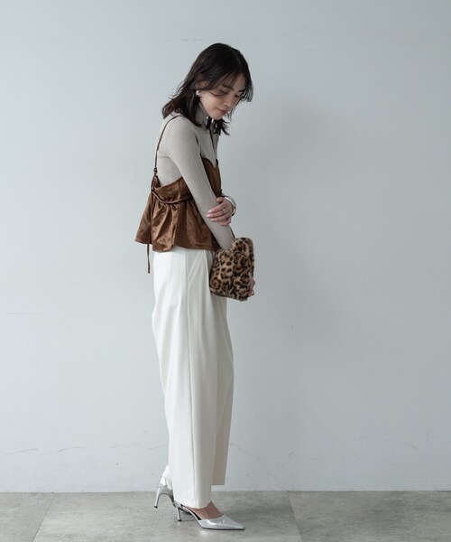 GALLEST（ギャレスト）の「ホワイトタックパンツ（その他パンツ・レディース・オフホワイト・36/38/40）」の3枚目の写真