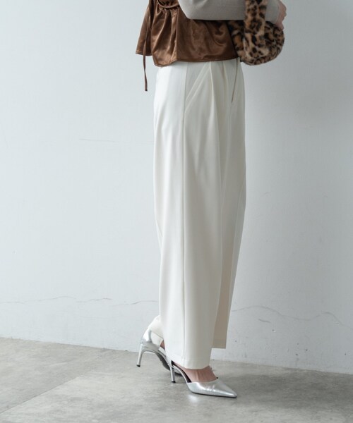 GALLEST（ギャレスト）の「ホワイトタックパンツ（その他パンツ・レディース・オフホワイト・36/38/40）」の5枚目の写真