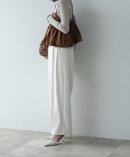 GALLEST（ギャレスト）の「ホワイトタックパンツ（その他パンツ・レディース・オフホワイト・36/38/40）」の6枚目の写真
