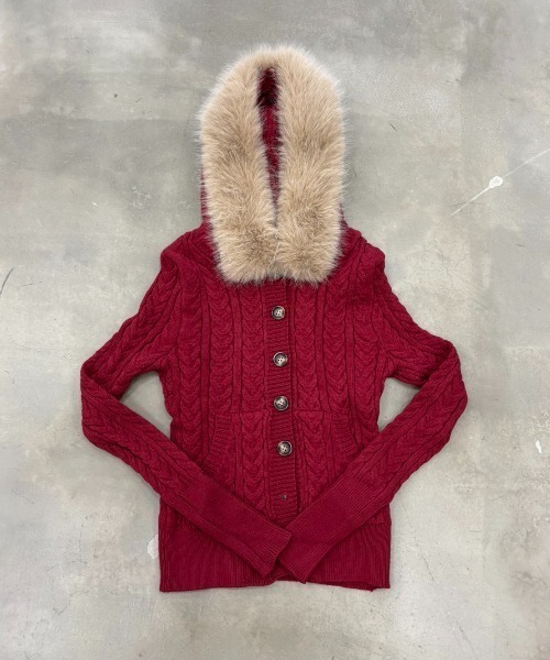 SHAGGIE（シャギー）の「ファー付きケーブルフードニット（カーディガン/ボレロ・レディース・ブラック/カーキ/レッド/ベージュ・FREE）」の10枚目の写真