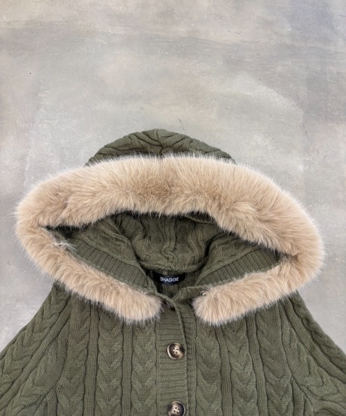 SHAGGIE（シャギー）の「ファー付きケーブルフードニット（カーディガン/ボレロ・レディース・ブラック/カーキ/レッド/ベージュ・FREE）」の7枚目の写真