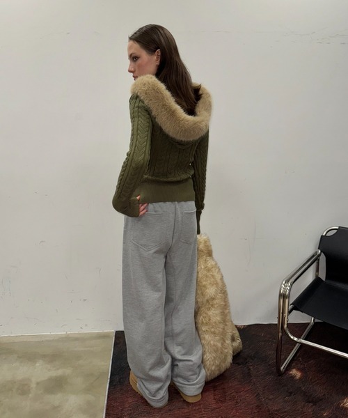 SHAGGIE（シャギー）の「ファー付きケーブルフードニット（カーディガン/ボレロ・レディース・ブラック/カーキ/レッド/ベージュ・FREE）」の9枚目の写真