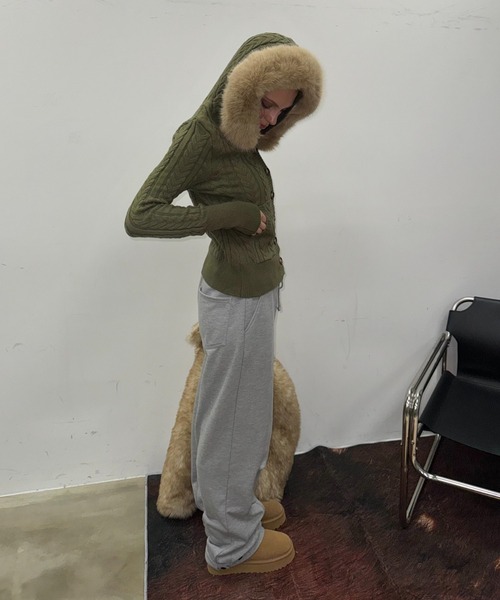 SHAGGIE（シャギー）の「ファー付きケーブルフードニット（カーディガン/ボレロ・レディース・ブラック/カーキ/レッド/ベージュ・FREE）」の11枚目の写真