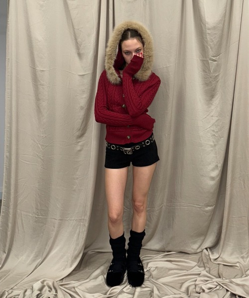 SHAGGIE（シャギー）の「ファー付きケーブルフードニット（カーディガン/ボレロ・レディース・ブラック/カーキ/レッド/ベージュ・FREE）」の6枚目の写真