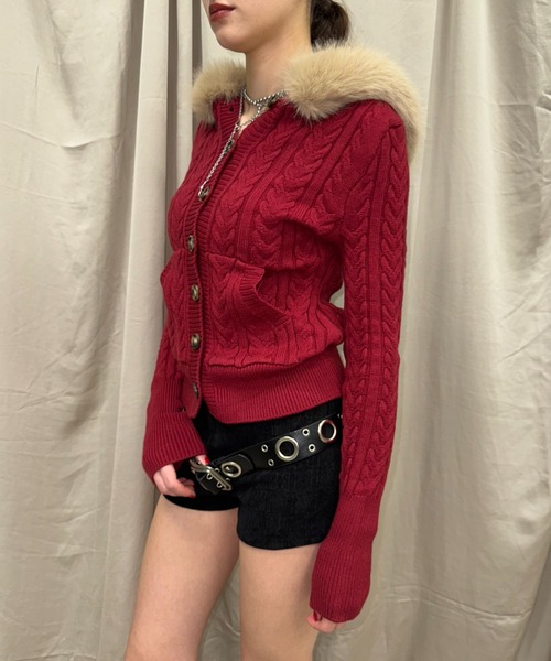 SHAGGIE（シャギー）の「ファー付きケーブルフードニット（カーディガン/ボレロ・レディース・ブラック/カーキ/レッド/ベージュ・FREE）」の5枚目の写真