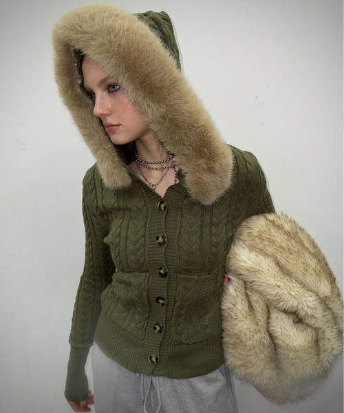 SHAGGIE（シャギー）の「ファー付きケーブルフードニット（カーディガン/ボレロ・レディース・ブラック/カーキ/レッド/ベージュ・FREE）」の13枚目の写真