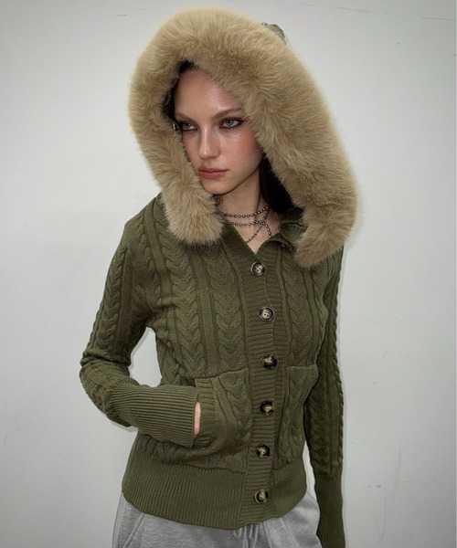 SHAGGIE（シャギー）の「ファー付きケーブルフードニット（カーディガン/ボレロ・レディース・ブラック/カーキ/レッド/ベージュ・FREE）」の14枚目の写真