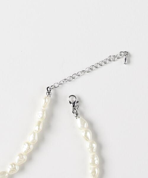 Right-on（ライトオン）の「Right-on Basic(ライトオンベーシック)【レディース】変形パールネックレス（ネックレス・レディース・オフホワイト・ONE SIZE）」の5枚目の写真