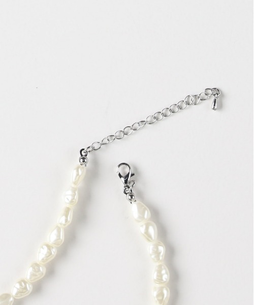 Right-on（ライトオン）の「Right-on Basic(ライトオンベーシック)【レディース】変形パールネックレス（ネックレス・レディース・オフホワイト・ONE SIZE）」の2枚目の写真