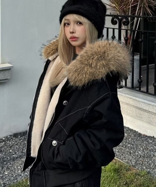 AsheKsha（アシクシャ）の「取り外し可能なファー付きフード付き防風ジャケット：秋冬のスタイルと防寒に欠かせないアイテム（ブルゾン・レディース・ブラック/グリーン・M）」の3枚目の写真
