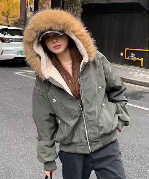 AsheKsha（アシクシャ）の「取り外し可能なファー付きフード付き防風ジャケット：秋冬のスタイルと防寒に欠かせないアイテム（ブルゾン・レディース・ブラック/グリーン・M）」の5枚目の写真