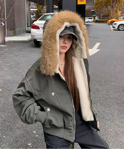AsheKsha（アシクシャ）の「取り外し可能なファー付きフード付き防風ジャケット：秋冬のスタイルと防寒に欠かせないアイテム（ブルゾン・レディース・ブラック/グリーン・M）」の6枚目の写真