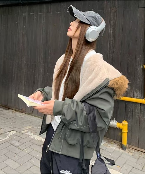 AsheKsha（アシクシャ）の「取り外し可能なファー付きフード付き防風ジャケット：秋冬のスタイルと防寒に欠かせないアイテム（ブルゾン・レディース・ブラック/グリーン・M）」の7枚目の写真