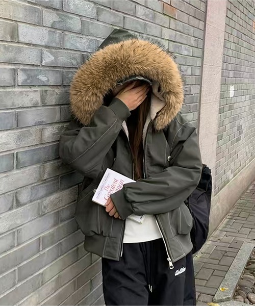 AsheKsha（アシクシャ）の「取り外し可能なファー付きフード付き防風ジャケット：秋冬のスタイルと防寒に欠かせないアイテム（ブルゾン・レディース・ブラック/グリーン・M）」の8枚目の写真