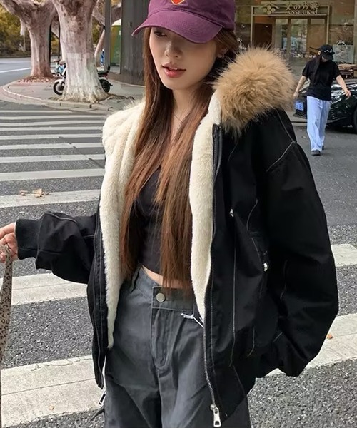 AsheKsha（アシクシャ）の「取り外し可能なファー付きフード付き防風ジャケット：秋冬のスタイルと防寒に欠かせないアイテム（ブルゾン・レディース・ブラック/グリーン・M）」の15枚目の写真