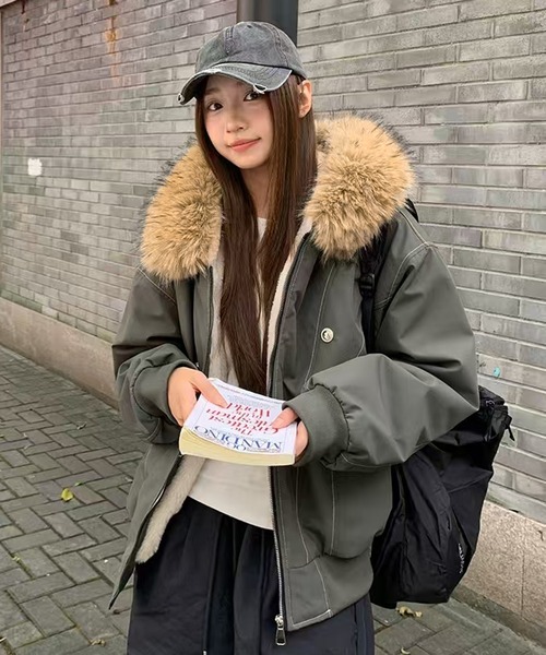 AsheKsha（アシクシャ）の「取り外し可能なファー付きフード付き防風ジャケット：秋冬のスタイルと防寒に欠かせないアイテム（ブルゾン・レディース・ブラック/グリーン・M）」の18枚目の写真