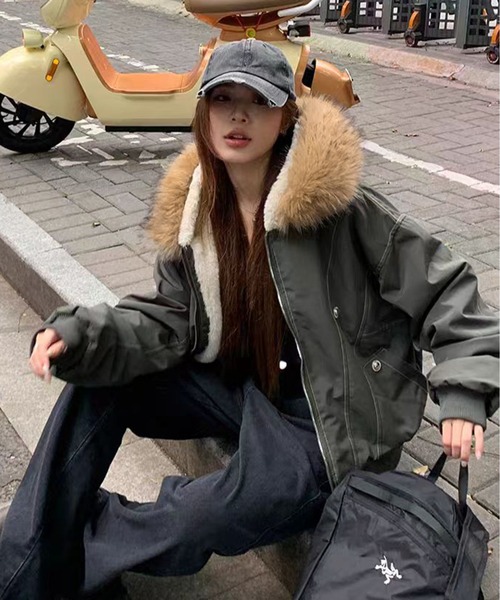 AsheKsha（アシクシャ）の「取り外し可能なファー付きフード付き防風ジャケット：秋冬のスタイルと防寒に欠かせないアイテム（ブルゾン・レディース・ブラック/グリーン・M）」の19枚目の写真