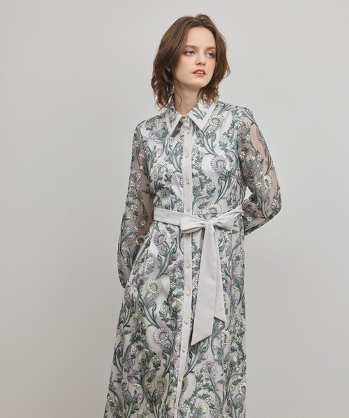 GRACE CONTINENTAL(グレースコンチネンタル)の「マルチフラワー刺繍フレアワンピース(ワンピース・レディース・グレー/ブルー・38/36/34)」の19枚目の写真