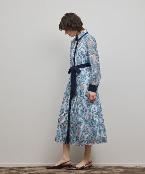 GRACE CONTINENTAL(グレースコンチネンタル)の「マルチフラワー刺繍フレアワンピース(ワンピース・レディース・グレー/ブルー・38/36/34)」の7枚目の写真