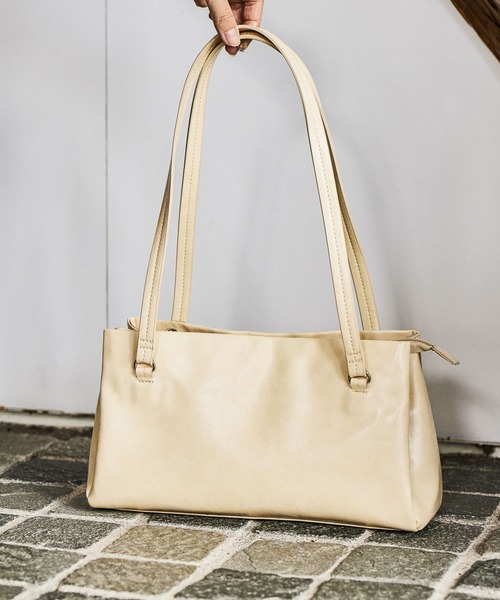 LAKOLE（ラコレ）の「3ポケット横長バッグ / 635602（ハンドバッグ・レディース・オフホワイト/ブラック・FREE）」の2枚目の写真